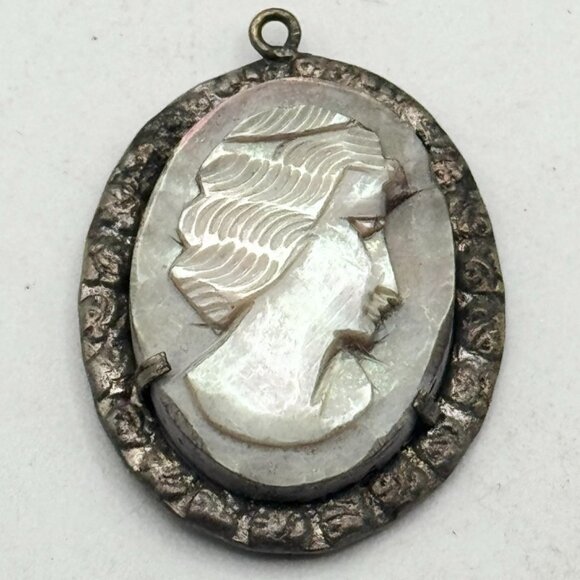 Estate Sterling Silver Mother of Pearl Abalone Shell Cameo Pendant Charm - Picture 1 of 4